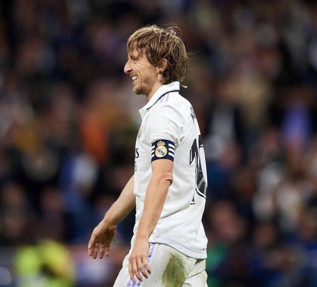Luka Modric es tentado en Arabia Saudita con una oferta de 80 millones de euros por temporada. Sin embargo, el diario Marca asegura que el croata la habría rechazado porque sus planes pasan por extender su contrato con el Real Madrid hasta 2024 y luego no descartaría retirarse.