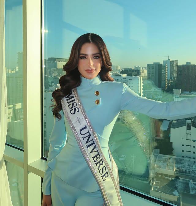 Fátima Bosch se desvanece durante un desfile en Ecuador