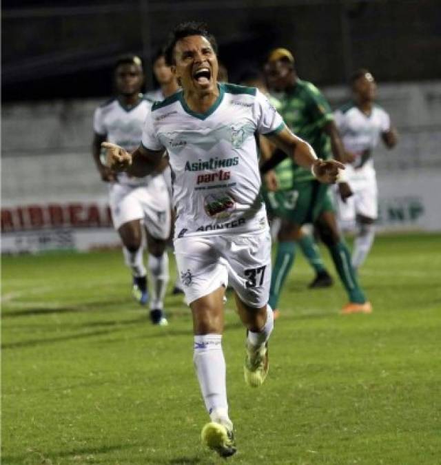 Así celebró Julio César 'Rambo' de León su golazo de tiro libre contra el Yoro FC. Foto Neptalí Romero