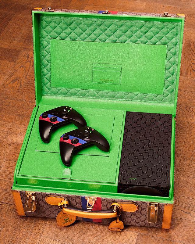 La nueva consola de Xbox en su colaboración con Gucci.