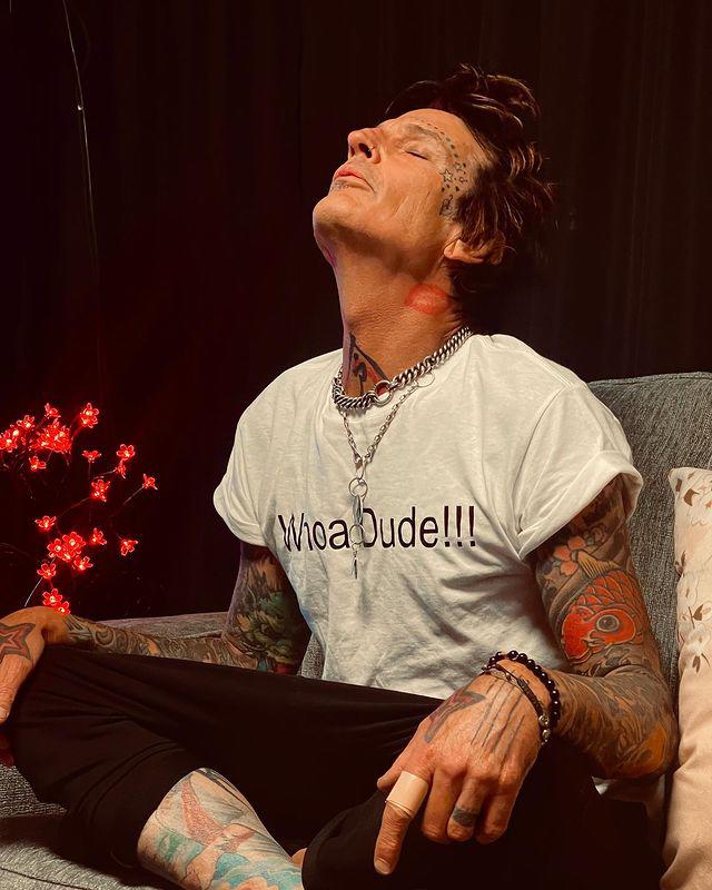 Tommy Lee solía beber siete litros de vodka al día