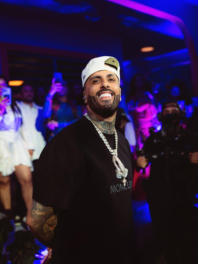 El reguetonero Nicky Jam recibe título de doctorado honorífico en Colombia