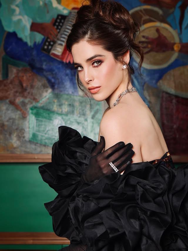 Fátima Bosch se desvanece durante un desfile en Ecuador