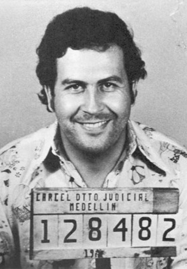 Pablo Escobar apareció durante seis años consecutivos (1987-93) en el listado de los hombres más ricos del mundo de Forbes. En su primera aparición, la publicación calculaba que su flujo de caja alcanzaba los 3,000 millones de dólares de la época y su patrimonio neto más de 2,000 millones.