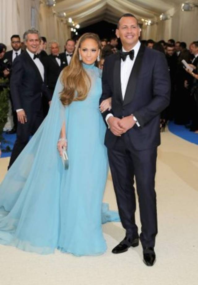 Jennifer Lopez y Alex Rodriguez debutan en su primera alfombra juntos.<br/> <br/>