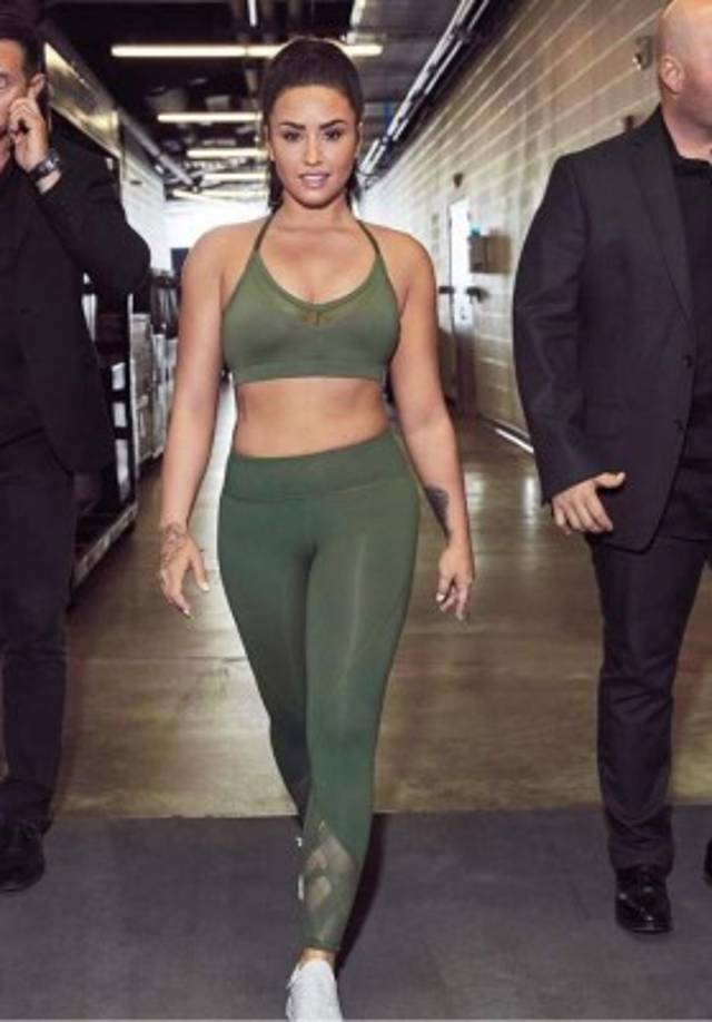 Tanto su madre Dianna Lee Hart, animadora de los Dallas Cowboys, como su abuela hicieron frente a la bulimia: 'Cuando tienes 2 o 3 años y convives con alguien que pesa 80 libras y que tiene un trastorno alimenticio es difícil no llegar a ser como ella'.