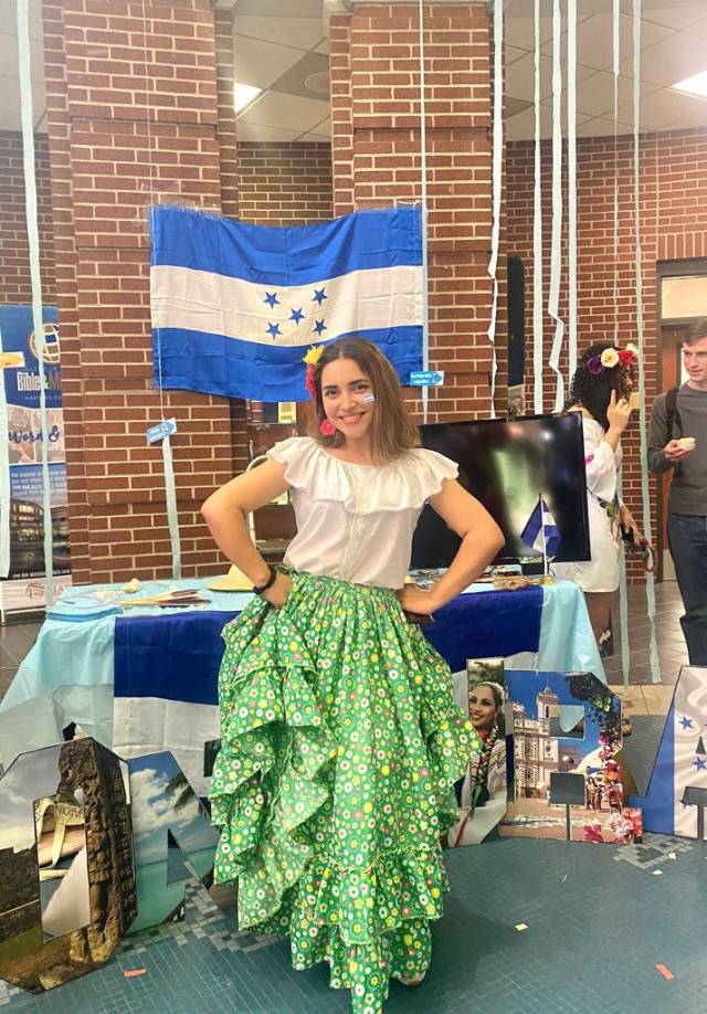 Esta joven progreseña de 21 años aprovechó la oportunidad que se le presentó con el equipo del programa Education USA, que promueve el Centro Cultural Sampedrano (CCS).