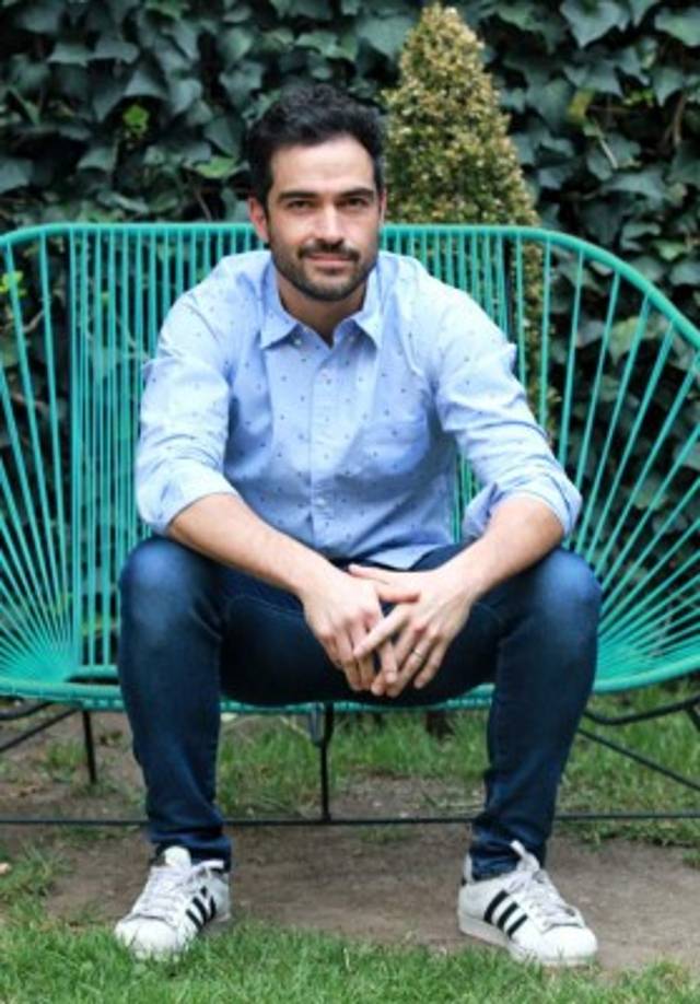 El ex RBD, Alfonso Herrera, pidió 'al próximo presidente de México que se convierta en un ejemplo de honestidad y transparencia'.