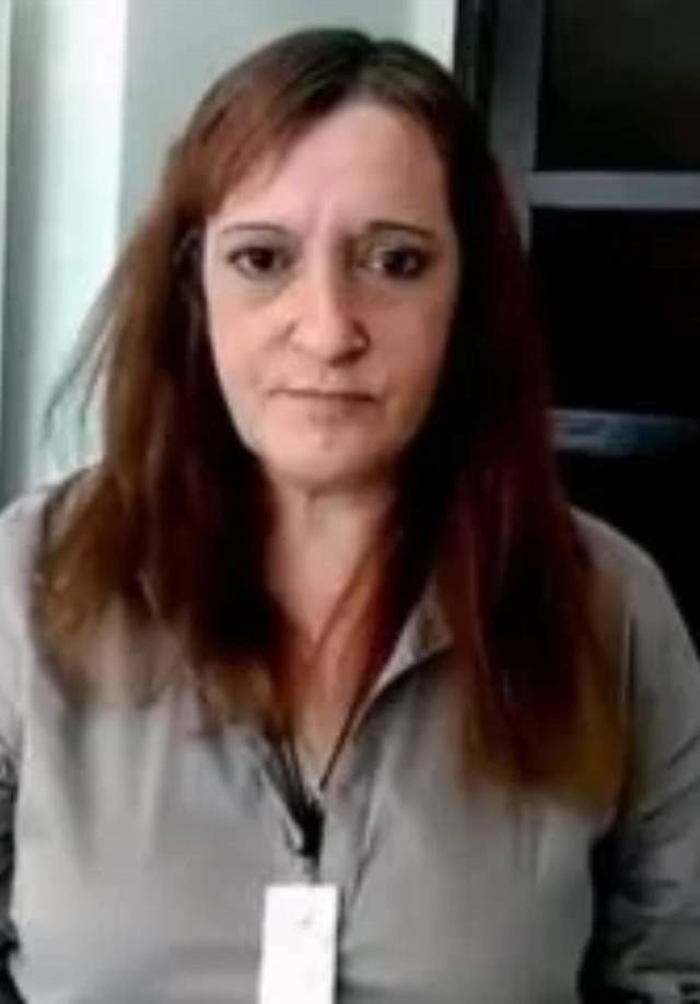 La mujer afirma que su hermano Christian, quien actualmente está cubriendo la guerra en Ucrania, le pegó y le provocó serias lesiones que casi le cuestan la vida. 