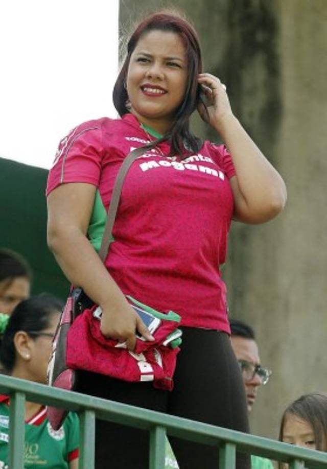 El Marathón contó con el apoyo de sus bellas aficionadas. Ella siempre acude a darle el apoyo al equipo de sus amores y lo ha demostrado.