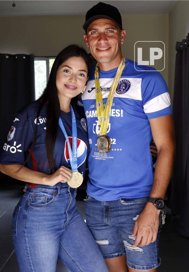  Andrea Núñez: La bella odontóloga que fue conquistada por el delantero Ángel Tejeda del Motagua.