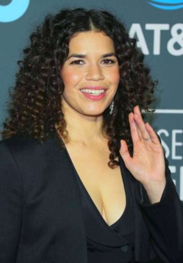 Ferrera sorprendió con su llegada a la 24a edición anual de los Critics' Choice Awards 2019.