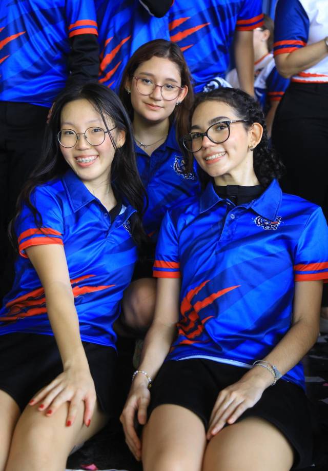 Eun Jon Go, Doxa Torres y Ariana Paz. 