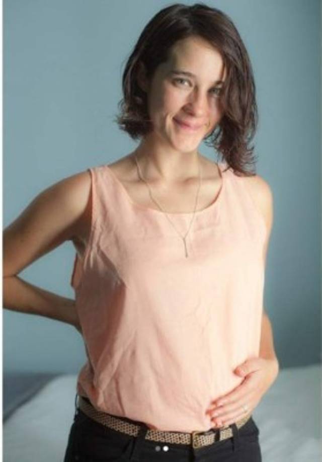 La también actriz no dio más detalles sobre cuántos meses de gestación tiene o el posible sexo del bebé.