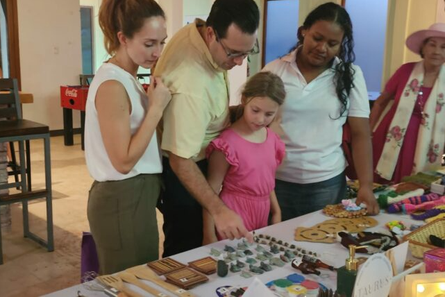 Lanzan “Mercadito Roa” para potenciar emprendedores de Roatán