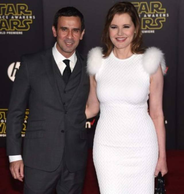 Geena Davis y Reza Jarrahy terminaron su matrimonio tras 17 años casados.<br/><br/>En mayo Jarrahy interpuso la demanda de divorcio y pidió apoyo económico de ella, así como tener custodia compartida de sus hijos.<br/><br/>Davis y Jarrahy se casaron en 2001 y tienen tres hijos: Kaiis Steven, Kian William y Alizeh Keshvar.