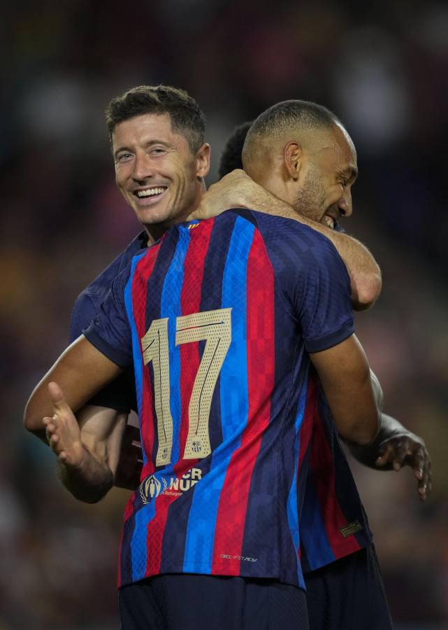 El gabonés Aubameyang se hizo presente en el marcador y lo festejó con Lewandowski.