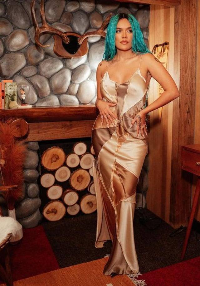 El anuncio de la ruptura entre Karol G y el también reggaetonero Anuel AA fue vista por muchos como la confirmación de esta nueva historia de amor.