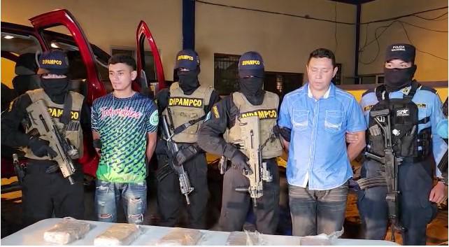 Los detenidos fueron presentados por agentes antidrogas.