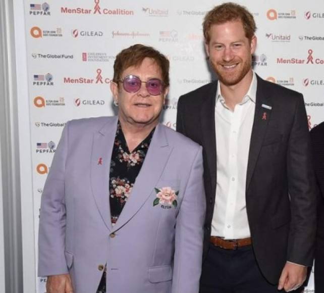 Elton John<br/><br/>Se espera que el cantante británico también esté presente, al igual que la pasada boda real entre Harry y Meghan Markle.