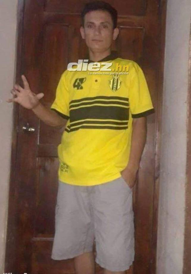 El sujeto que agredió a la mujer policía posando con la camiseta del Real España.