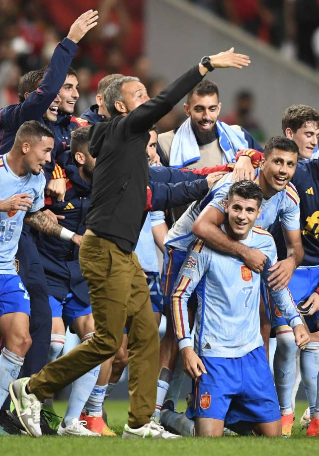 Luis Enrique celebró como uno más con sus jugadores la clasificación a la ‘Final Four‘ de la UEFA Nations League.