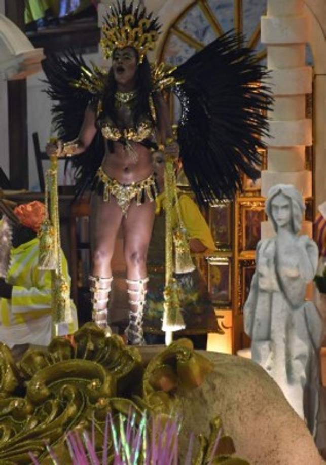 Cada escuela tiene un grupo incondicional de fans bien organizado mediante un equipo de gestión concreto. Muchas de ellas se dedican a mantener grupos sociales de su barrio con escasos recursos.