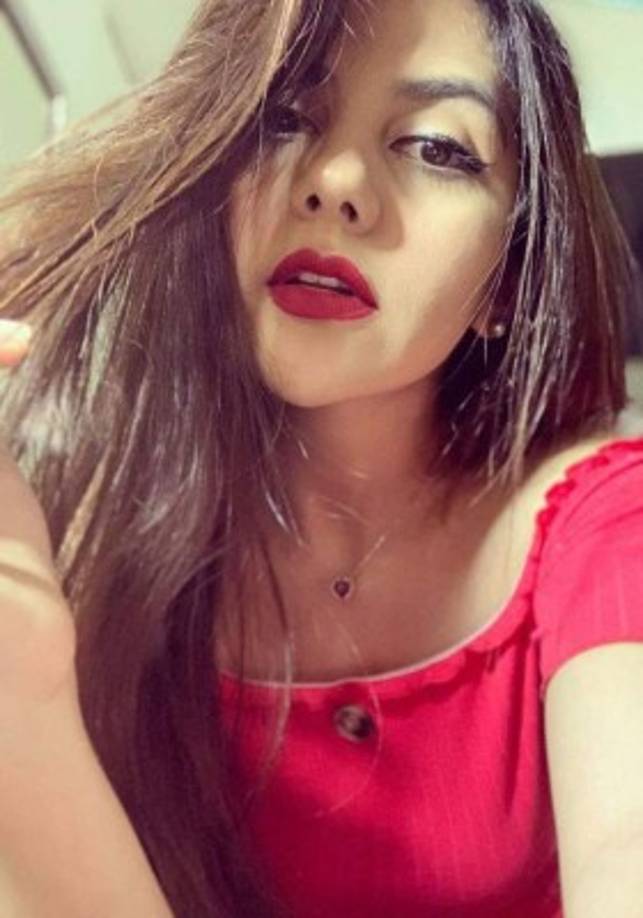 Scarleth apareció en público con Dani Turcios en el programa Las Dueñas del Balón y confirmó su noviazgo con el exfutbolista.