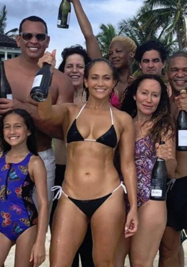 La cantante de origen boricua presumió recientemente un anillo de cartier que alimentó los rumores sobre su compromiso con la ex estrella de los Yankees.