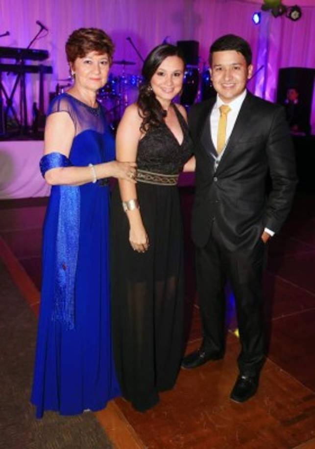 Nohemy Paz, Rita y Alejandro Alvarado.