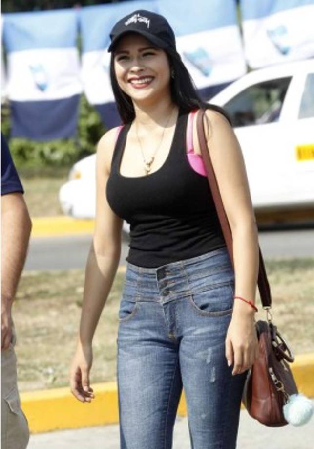 Esta bella chica llegó al estadio progreseño a presenciar la final.