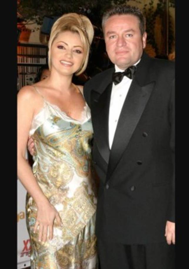 Desde entonces se desató una serie de polémicas que pusieron en duda si en verdad seguía o no casada con José Alberto Castro.<br/><br/>En una investigación realizada por el equipo de Carmen Aristegui, la cual lleva como título 'El expediente secreto de la boda Peña Nieto-Rivera', se puede leer que el proceso para la realización de la boda del exmandatario con la actriz estuvo plagado de irregularidades, falsedades y simulación dentro de la Arquidiócesis Primada de México.