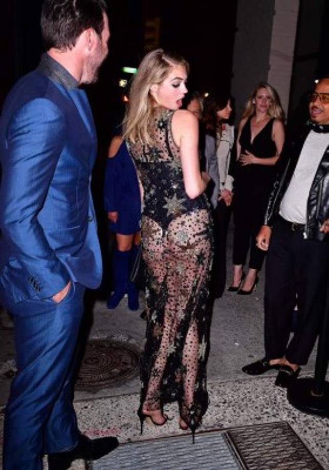 Este es el momento que se da cuenta del accidente de vestuario.