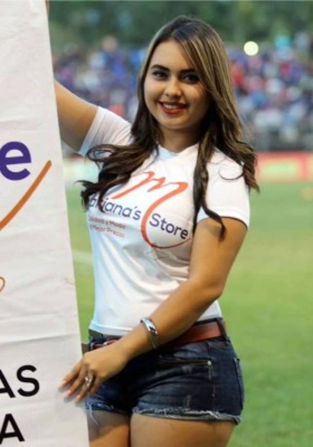 Otra bella joven que robó miradas en la final.