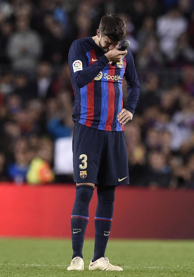 Gerard Piqué no pudo contener las lágrimas durante su mensaje de despedida en el Spotify Camp Nou.