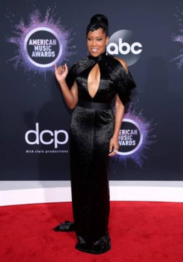 La ganadora del Óscar Regina King fue una de las más elegantes en la alfombra roja de los AMA's 2019.