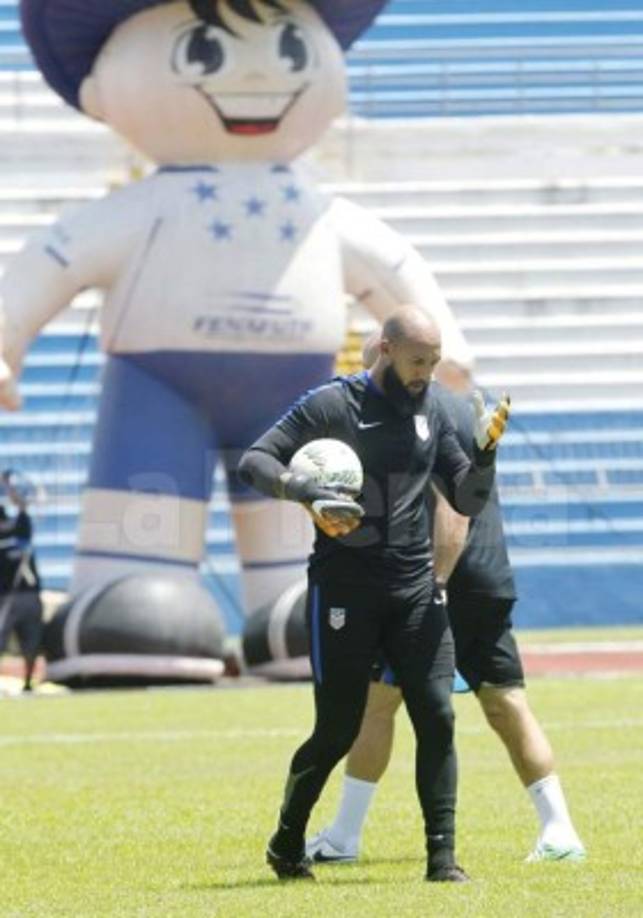 La Selección de Estados Unidos reconoció el estadio Olímpico bajo un inclemente sol, con la intención de sentir el riguroso calor de San Pedro Sula tal como lo hará este martes en su duelo de la jornada 8 de la Hexagonal de Concacaf contra Honduras.