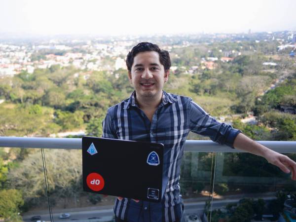 El hondureño Jorge Ramírez estudió ingeniería en software en la Universidad Loyola de Chicago, Estados Unidos. Recientemente, él y unos colgegas ganaron uno de los primeros lugares en el hackathon de la conferencia anual ETH Latam con el proyecto ChainCredID, una billetera digital que funciona en blockchain.