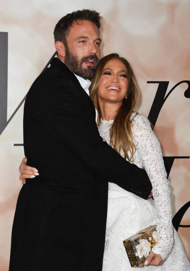 ¡Muy enamorados! Las tiernas fotos de Ben Affleck y Jennifer López en la premier de “Marry Me”