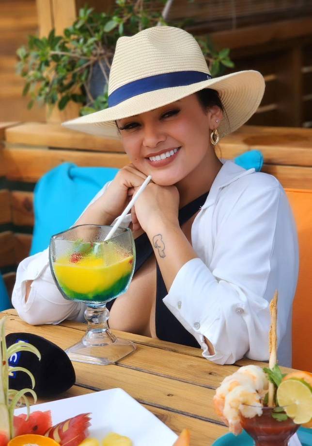 Durante su estadía, Milagro Flores ha publicado de todo; encantos de la isla caribeña, gastronomía y diferentes actividades que se pueden realizar.