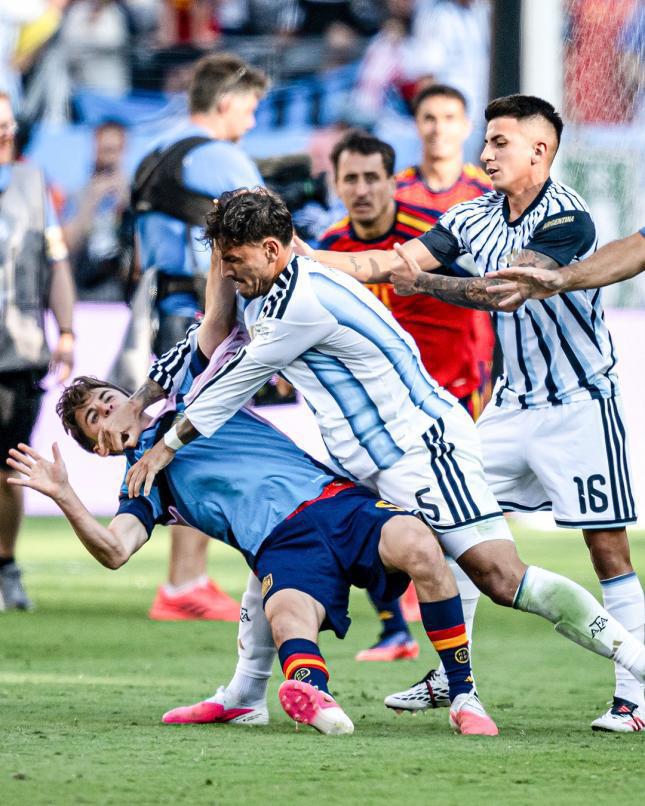 FIFA no tuvo piedad e impone severos castigos a Argentina y Leandro Paredes