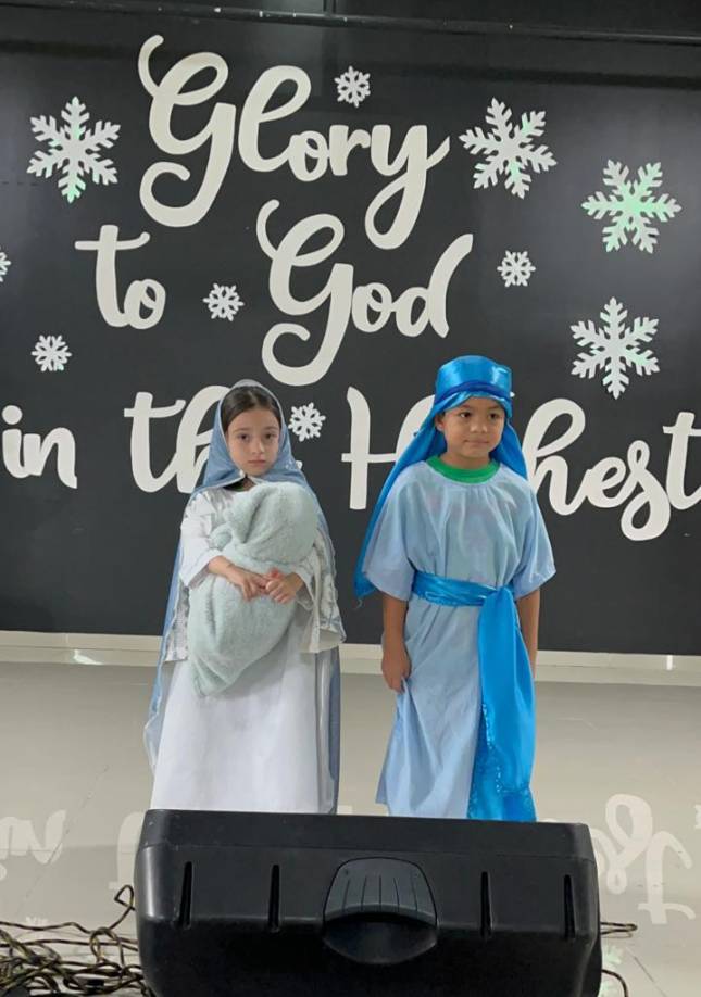 Los niños representaron a diversos personajes de la Biblia, con el fin de dar a conocer que Jesús nació, y con ello, la Navidad que se celebra hasta la actualidad. 