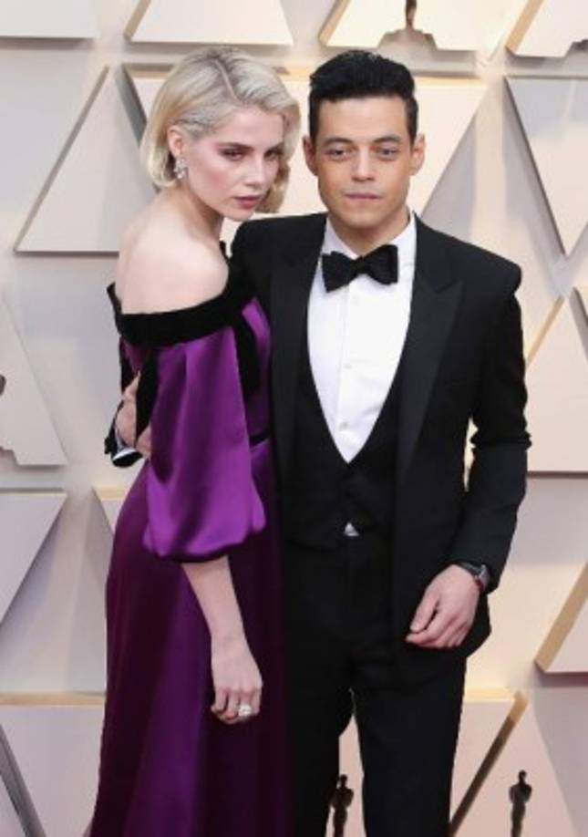 Rami Malek posó ante las cámaras junto a su novia Lucy Boynton.