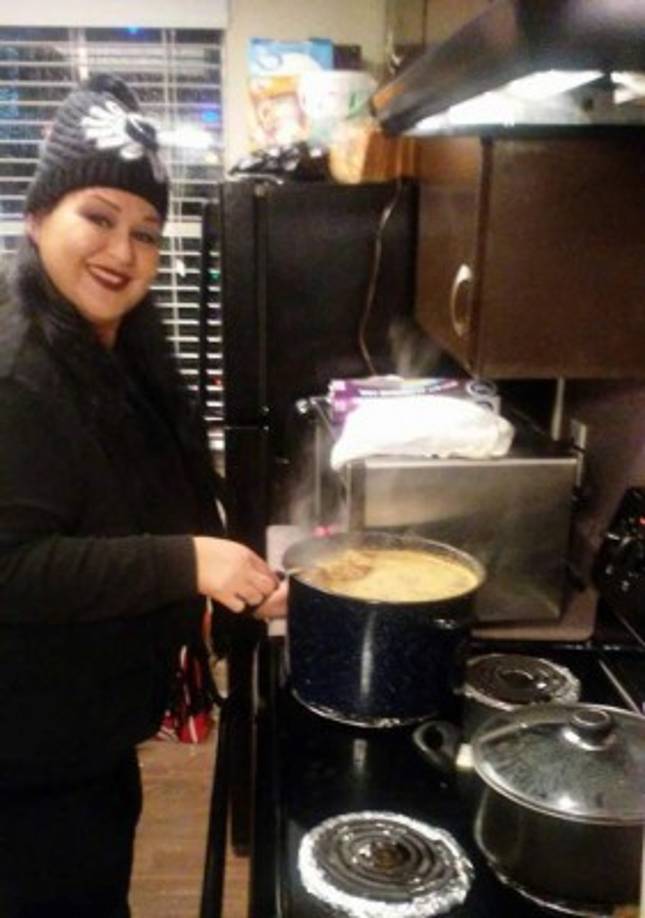 Rosales creo una página en Facebook donde comparte fotos con sus seguidores.