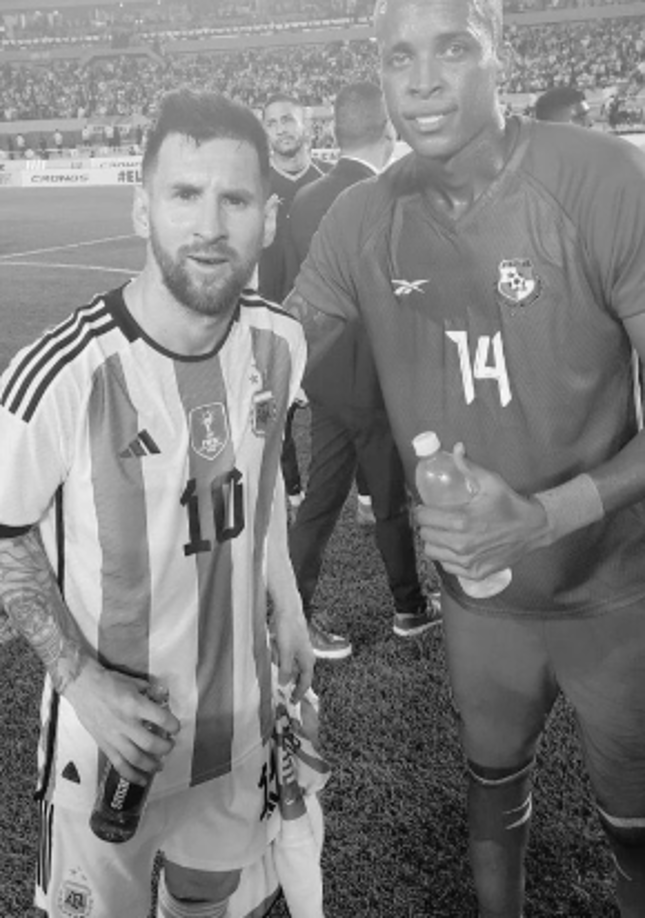 Gilberto formó parte de la Selección de Panamá y compartió las fotos tras el partido amistoso ante Argentina.