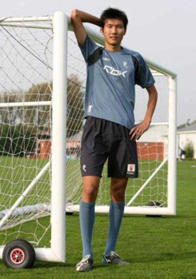 Yang Champeng | 2,05: el más espigado de los futbolistas. En China ha destacado y sobresalido por su impresionante físico.