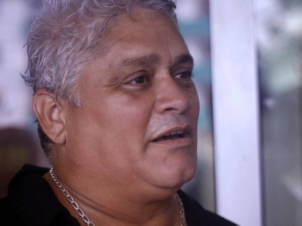 el actor cubano Carlos Massola, falleció a sus 62 años de edad en La Habana, Cuba. Seguidores del cubano, acompañaron al actor en su funeral, donde fueron cremados sus restos.