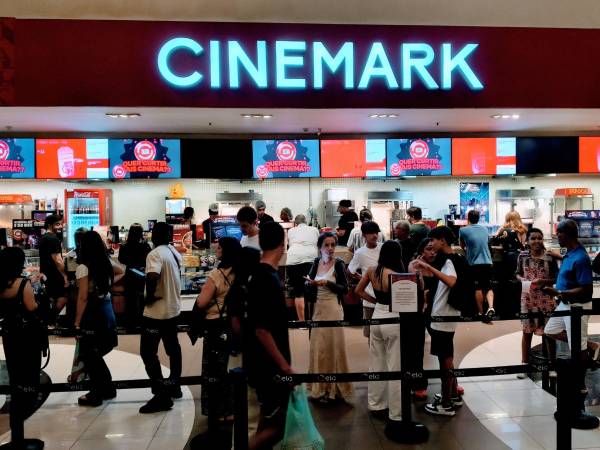 Las entradas pueden adquirirse en las taquillas de los complejos Cinemark. También están disponibles de forma anticipada a través de la aplicación de Cinemark y del sitio web www.cinemarkca.com.