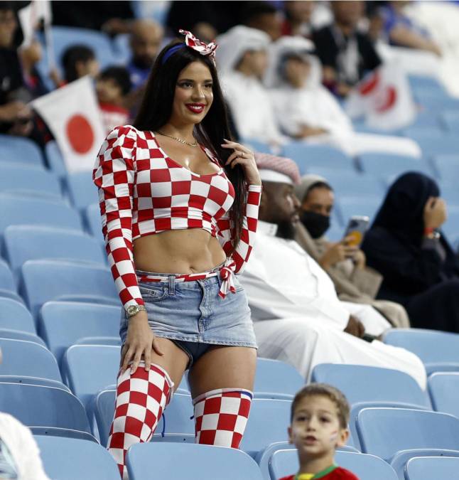 Así llegó vestida Ivana Knöll al partido de octavos de final Japón-Croacia en el estadio Al-Janoub en Al-Wakrah.