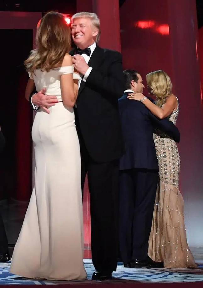 En 2005, la pareja contrajo matrimonio en una fastuosa ceremonia en Mar-a-Lago, Florida. Poco tiempo después nació su hijo, Barron.